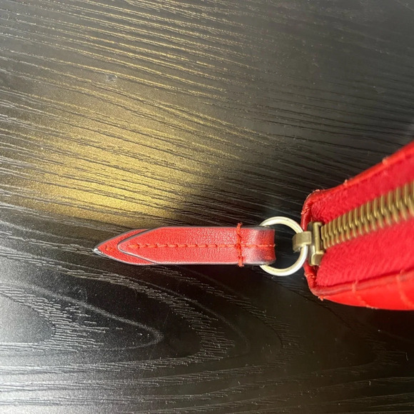 🔥 GUCCI
Calfskin GG Marmont Zip Around Wallet Hibiscus Red - Picture 6 of 14